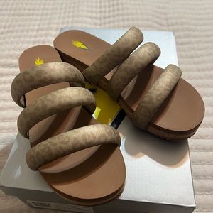 Volatile Gillette Sandal Size 7